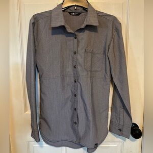 The North Face Button Up Shirt
Womens XS Outdoor Gray/purple Long
Sleeve Stevie